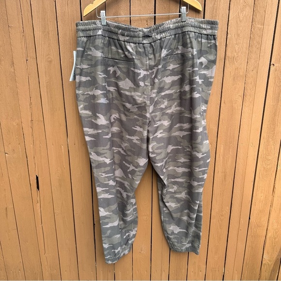 Athleta | Plus Size 26 Camo Farallon Joggers NWT - Picture 8 of 8